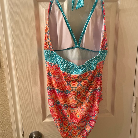 Swimsuit - Picture 2 of 5